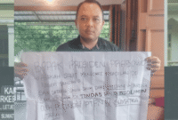 Seorang karyawan yang meminta keadilan ke Presiden Prabowo.