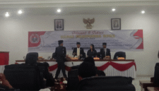 Rapat Paripurna Pandangan Umum Fraksi Gabungan terhadap Nota Pengantar Rancangan Peraturan Daerah (Ranperda) tentang Anggaran Pendapatan dan Belanja Daerah (APBD) Tahun Anggaran 2026, bertempat di runagn rapar DPRD, Rabu (05/11/2025)