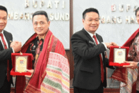 Semangat kolaborasi dan inovasi digital mewarnai ruang kerja Bupati Humbang Hasundutan pada Rabu (5/11/2025)